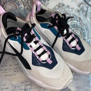 Women’s sneakers